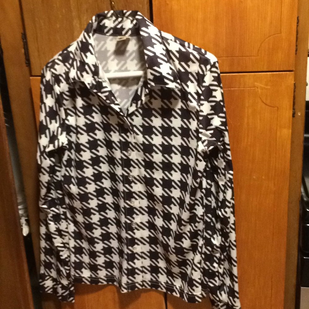 Beautiful soft polyester dress shirt
